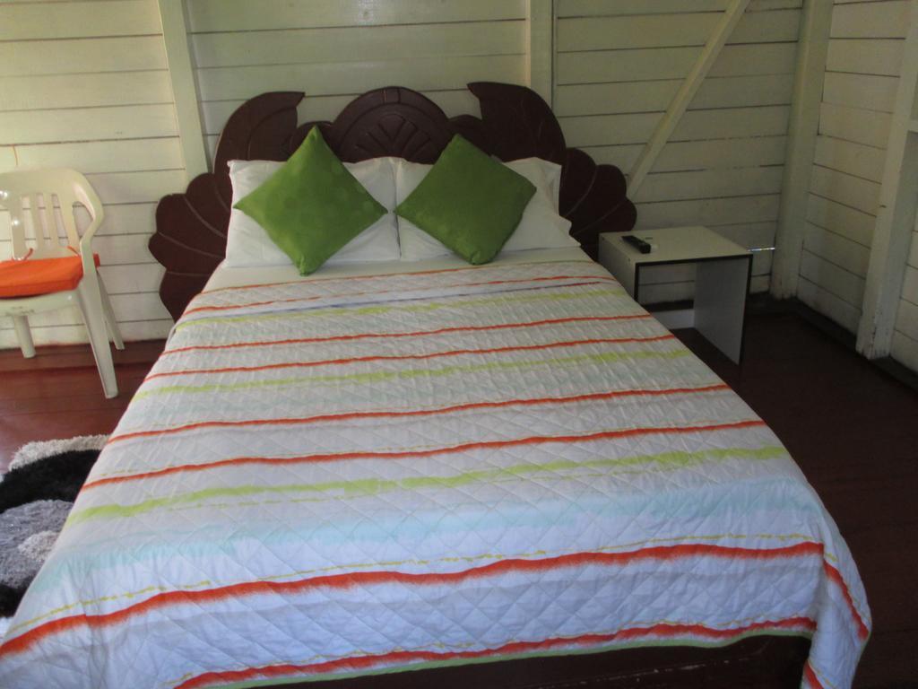 Hotel Flemming Tree Providencia Island Екстериор снимка