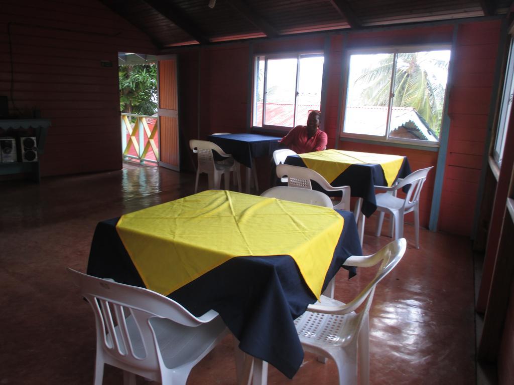 Hotel Flemming Tree Providencia Island Екстериор снимка